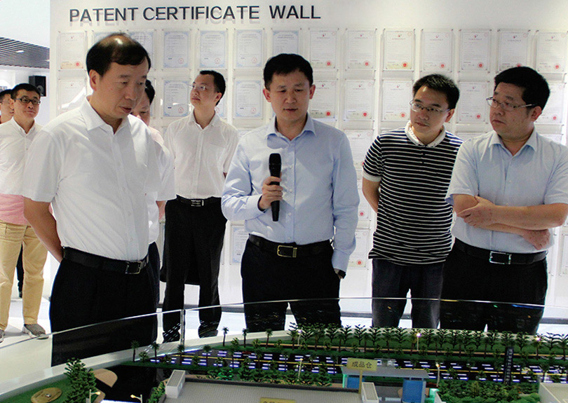 向导来访：2018.9东莞市市长肖亚非pg电子调研